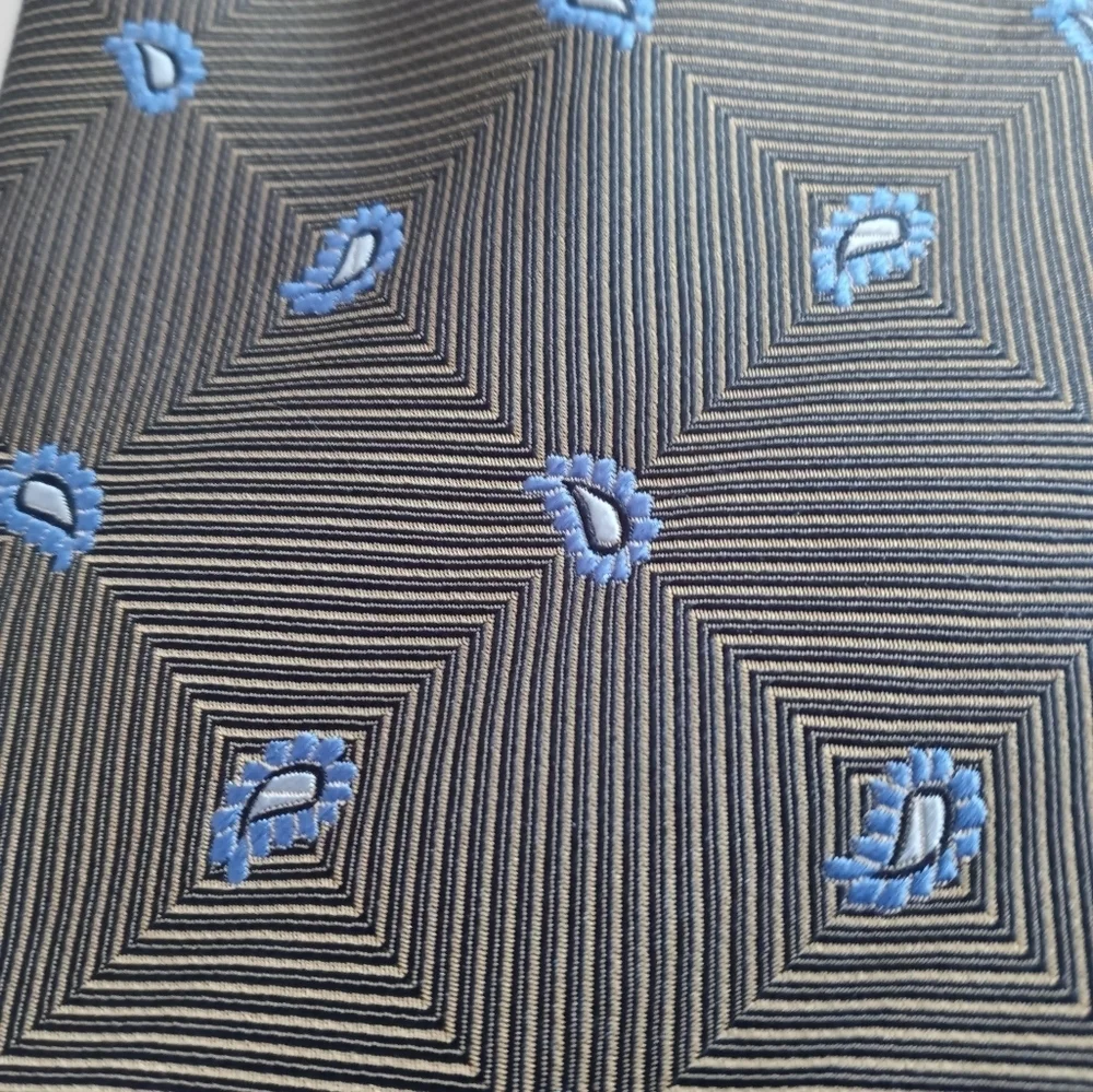 Alexander Julian 100% Silk Classic Handmade Men's Necktie 58